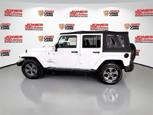 Used 2016 Jeep Wrangler Unlimited Sahara image 11
