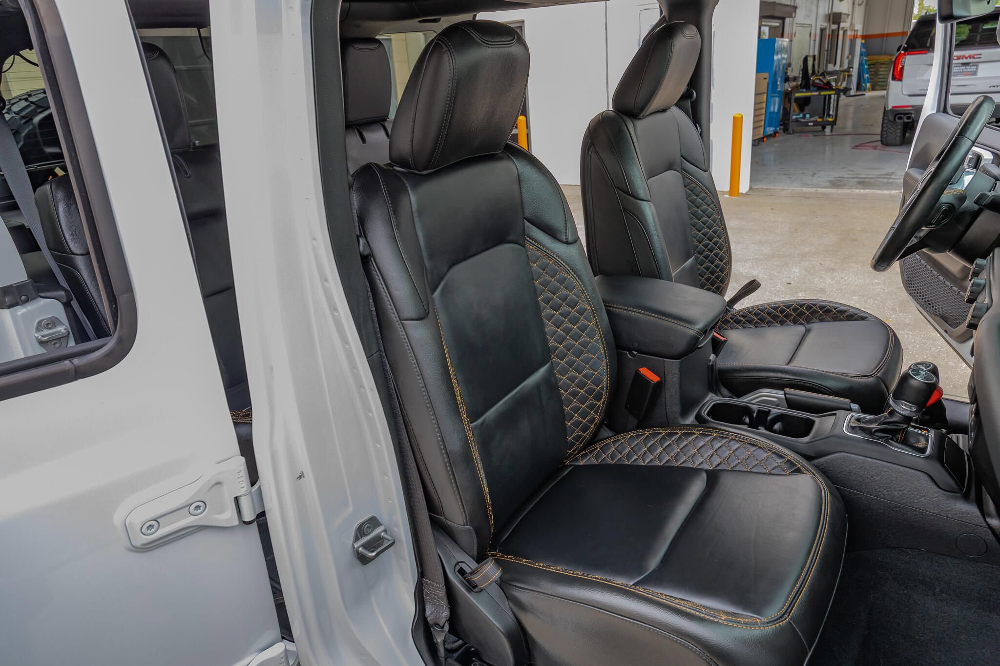 Used 2022 Jeep Wrangler Unlimited Sahara AWD/4WD image 32
