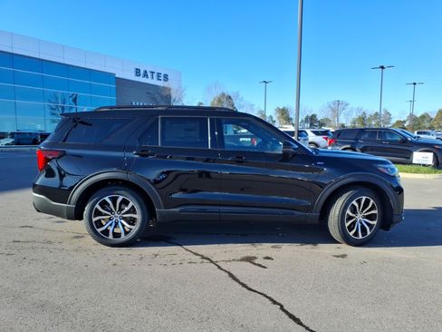 New 2026 Ford Explorer ST-Line RWD image 2