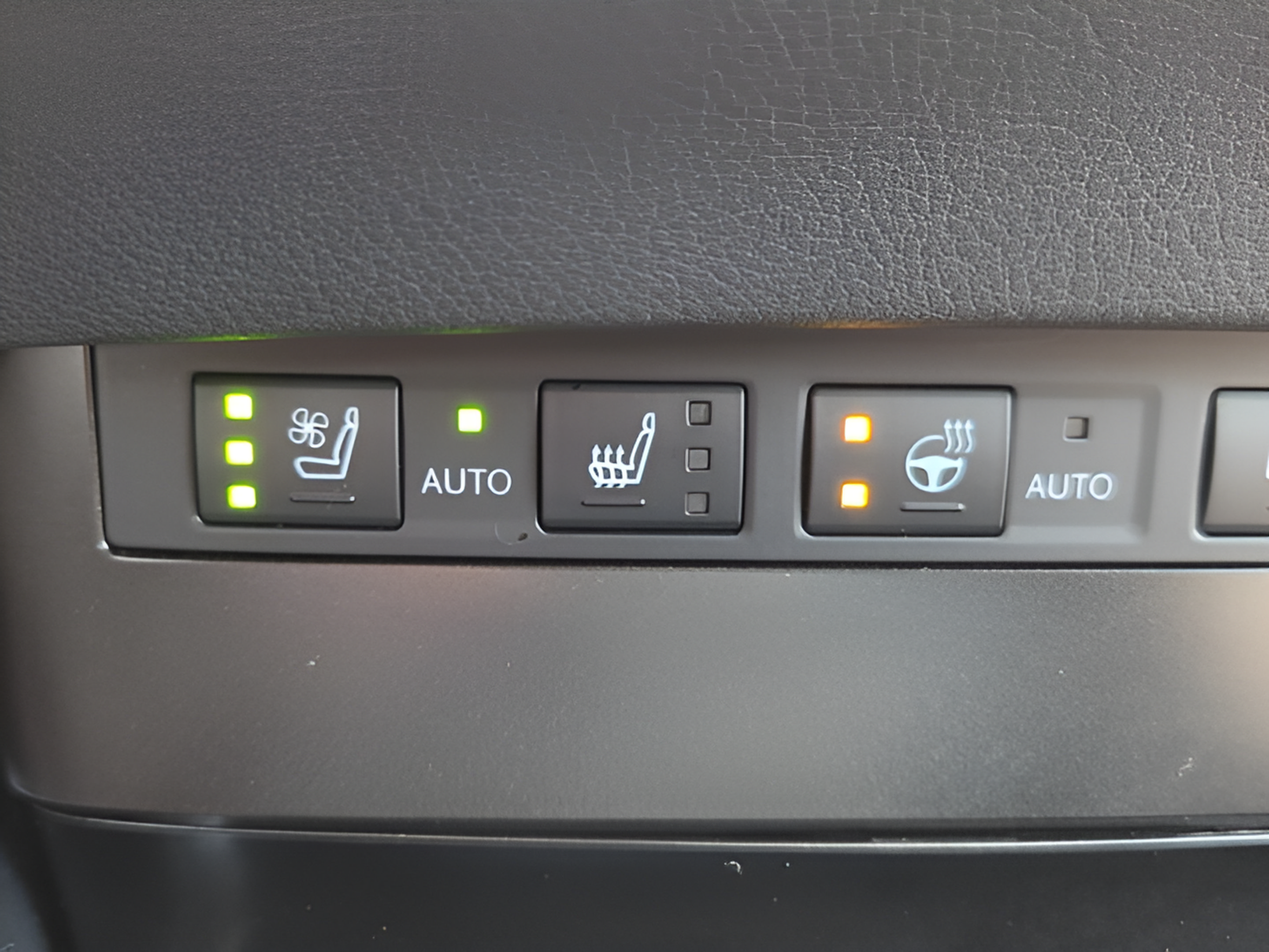 Certified 2023 Lexus ES 300h Ultra Luxury w/ Accessory Package (Z2) FWD image 20