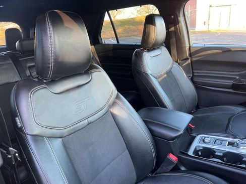 Used 2022 Ford Explorer ST w/ ST Street Pack image 40