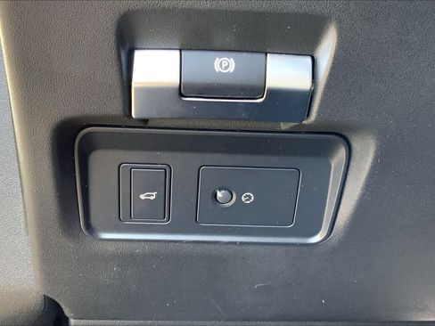 Used 2020 Land Rover Discovery Sport image 32