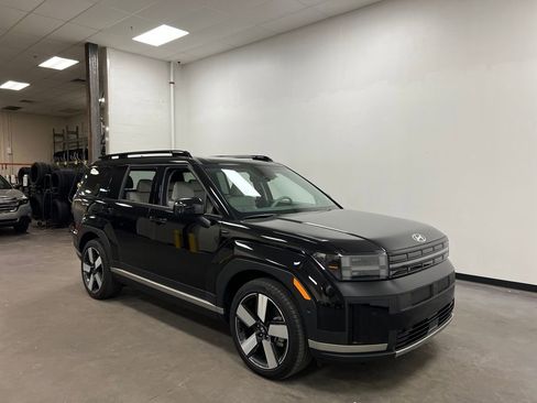 Used 2025 Hyundai Santa Fe Limited image 7