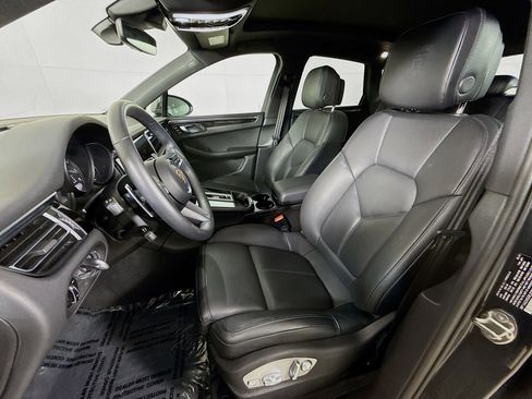 Certified 2024 Porsche Macan AWD/4WD image 5