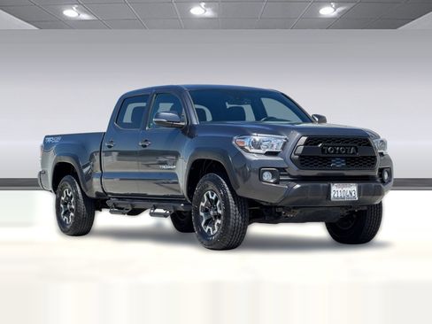 Used 2022 Toyota Tacoma TRD Off-Road w/ Technology Package AWD/4WD image 6