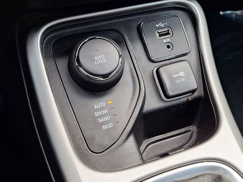 Used 2020 Jeep Compass Latitude image 23