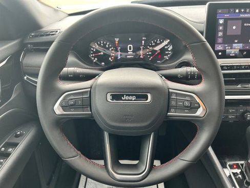 Used 2025 Jeep Compass Trailhawk AWD/4WD image 11