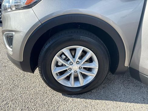 Used 2017 Kia Sorento FWD w/ LX Convenience Package image 27
