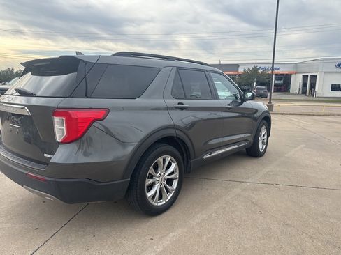 Used 2020 Ford Explorer XLT w/ Equipment Group 202A image 5