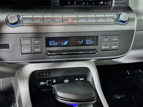 Used 2025 Hyundai Kona SEL FWD image 17