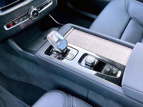 Certified 2026 Volvo XC90 B6 Plus w/ Protection Package Premier image 18