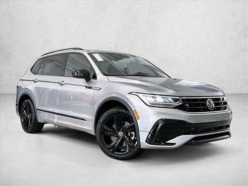 Used 2023 Volkswagen Tiguan SE R-Line FWD image 12