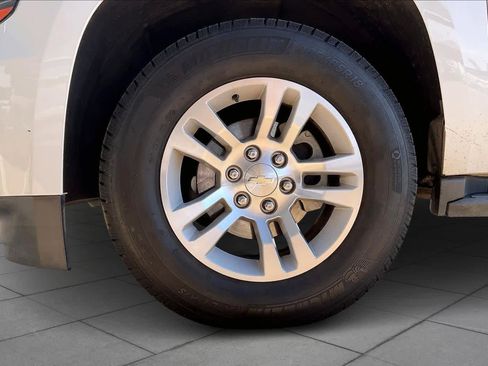 Used 2017 Chevrolet Tahoe LT w/ Luxury Package image 12