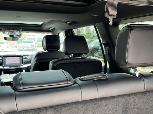 Used 2024 Jeep Wagoneer Series II image 38