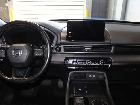 Certified 2025 Honda Pilot TrailSport image 25
