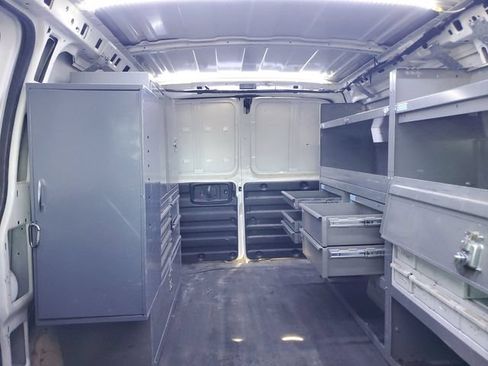 Used 2017 Chevrolet Express 2500 RWD image 9