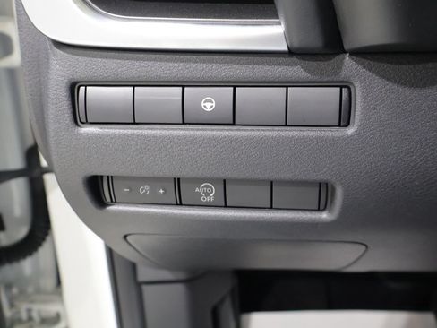 Used 2023 Nissan Rogue SV AWD/4WD image 32