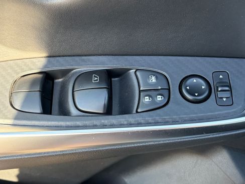 Used 2025 Nissan Sentra SR FWD image 7