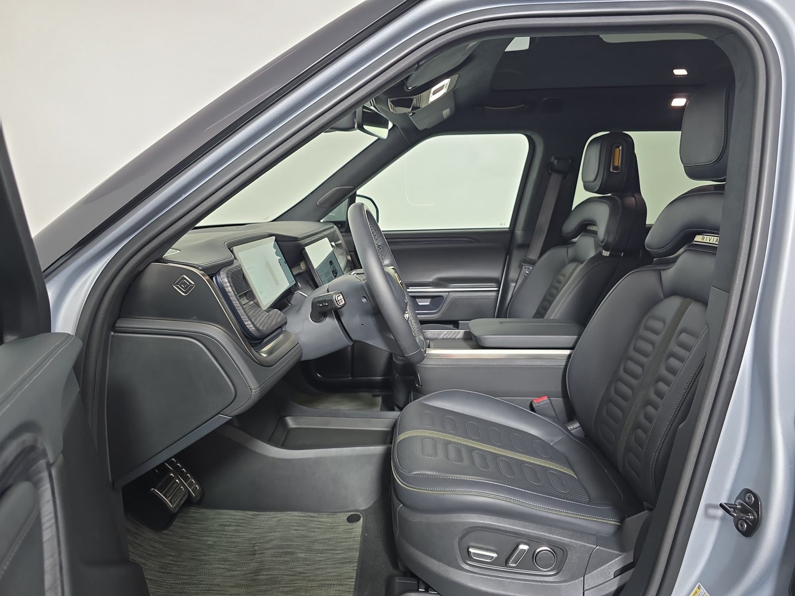 Used 2024 Rivian R1S Adventure Quad AWD/4WD image 20