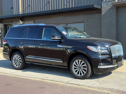 Used 2023 Lincoln Navigator 2WD image 3
