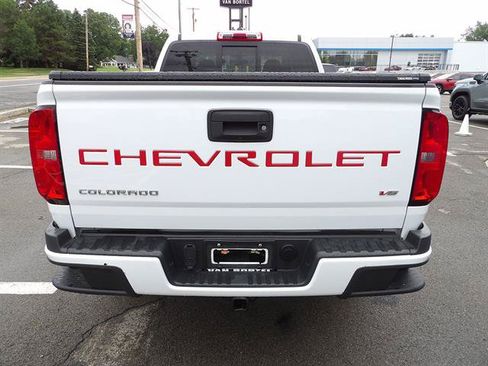 Certified 2022 Chevrolet Colorado LT w/ Luxury Package AWD/4WD image 4