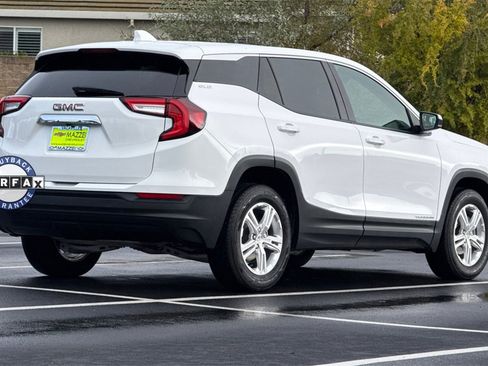 Used 2024 GMC Terrain SLE image 9