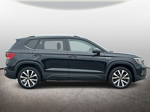 Used 2023 Volkswagen Taos SE FWD image 5