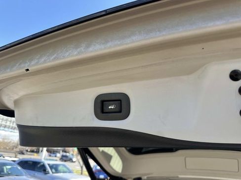 Used 2019 Nissan Rogue SL w/ Premium Package image 12