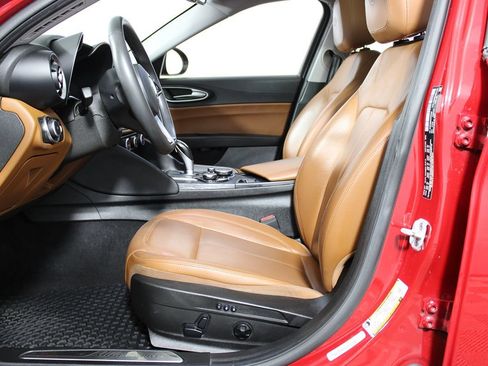 Used 2018 Alfa Romeo Giulia RWD image 8