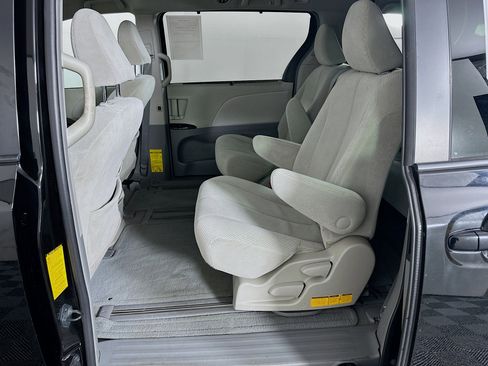 Used 2011 Toyota Sienna LE w/ Towing Pkg FWD image 24