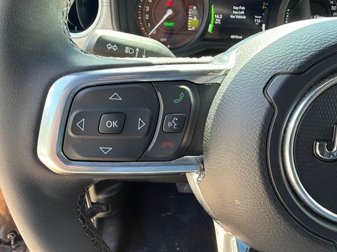 Used 2025 Jeep Wrangler Unlimited Sahara w/ Safety Group AWD/4WD image 27