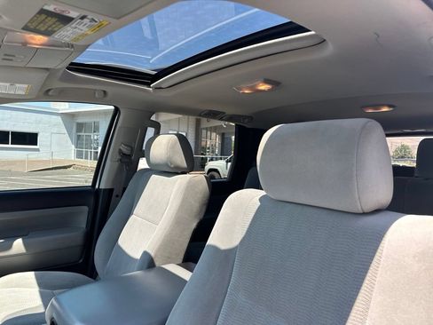 Used 2019 Toyota Sequoia SR5 AWD/4WD image 15