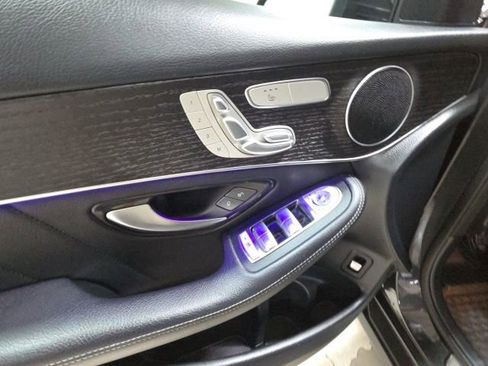 Used 2022 Mercedes-Benz GLC 300 4MATIC image 17