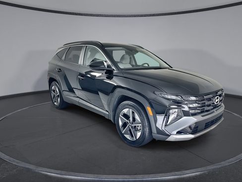 Certified 2025 Hyundai Tucson SEL FWD image 2