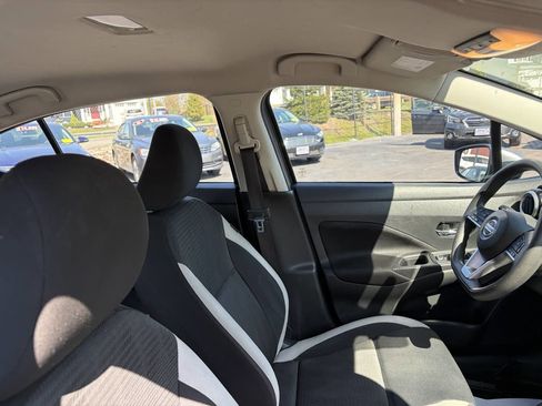 Used 2021 Nissan Versa SV FWD image 28