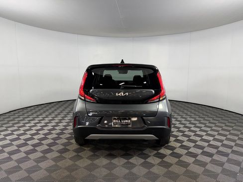 Used 2025 Kia Soul LX w/ LX Technology Package FWD image 9
