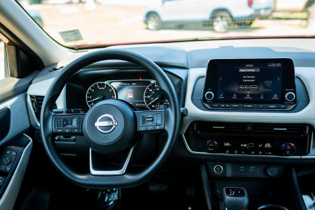 Used 2023 Nissan Rogue SV FWD image 6