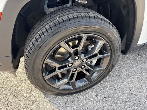 New 2025 Jeep Grand Cherokee L Limited image 24