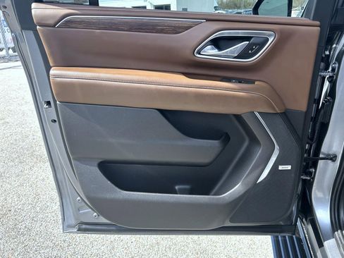 Used 2021 Chevrolet Suburban High Country AWD/4WD image 17