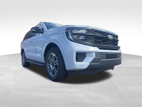 New 2026 Ford Expedition Active image 10