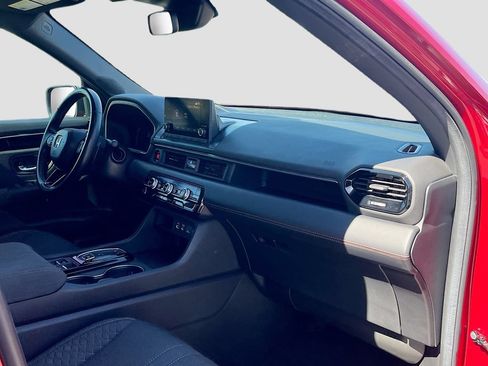 Used 2025 Honda Pilot Sport image 29