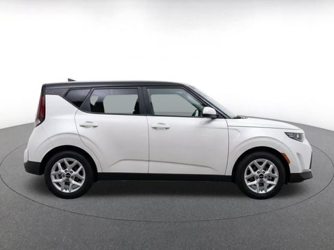 Used 2025 Kia Soul LX w/ LX Technology Package FWD image 20