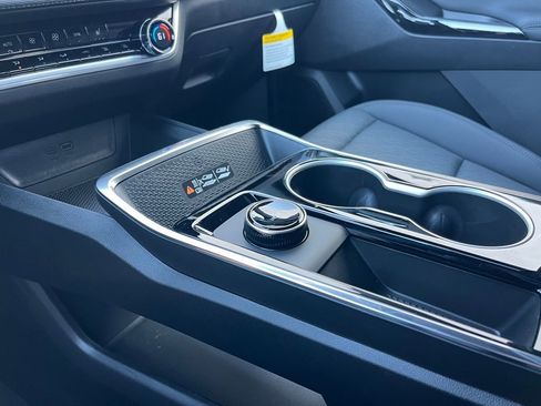 New 2026 Chevrolet Equinox LT w/ Convenience Package II image 18