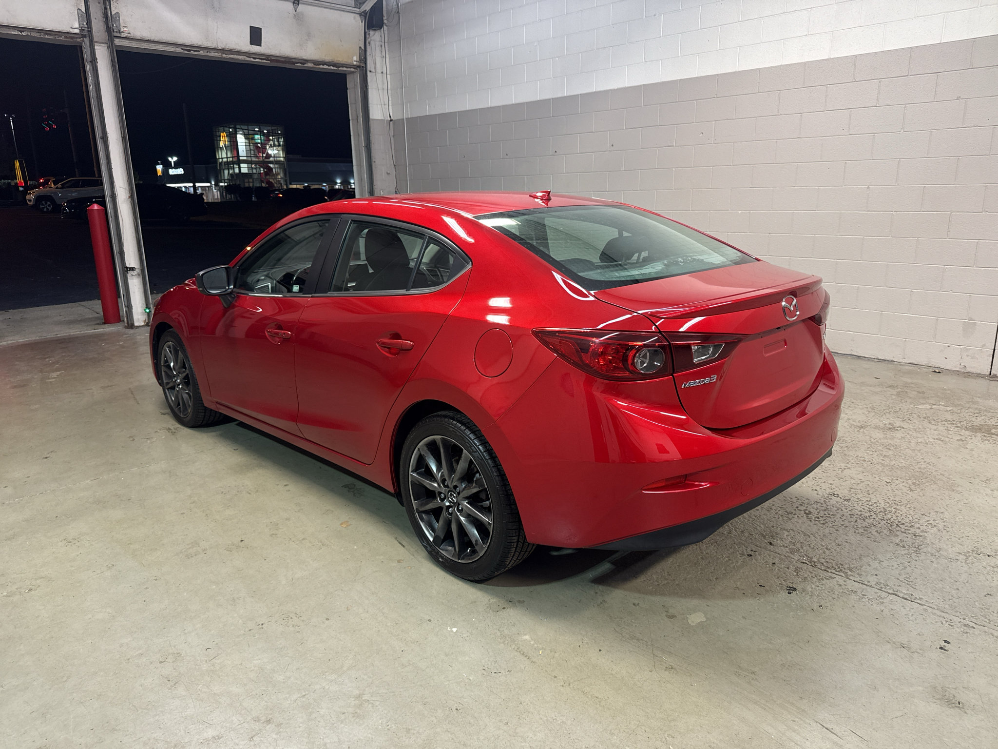 Used 2018 MAZDA MAZDA3 Touring FWD image 5