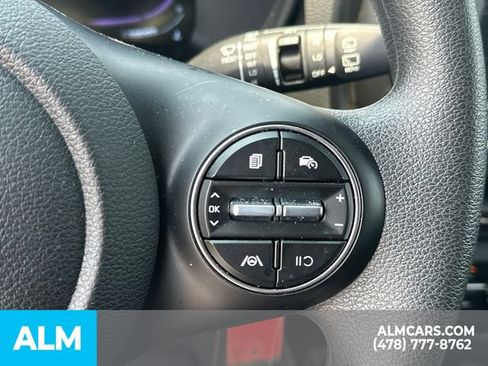 Used 2025 Kia Soul LX w/ LX Technology Package FWD image 30