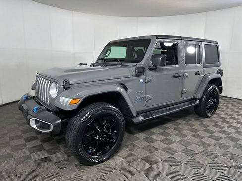 Used 2023 Jeep Wrangler Unlimited Sahara w/ Cold Weather Group image 7