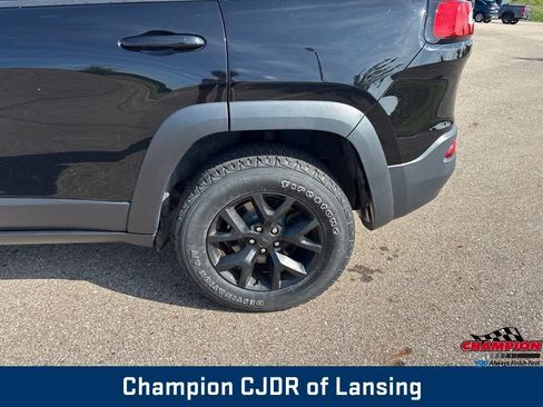 Used 2018 Jeep Cherokee Trailhawk w/ Comfort/Convenience Group AWD/4WD image 35