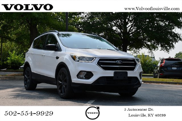 Used 2017 Ford Escape SE w/ SE Sport Appearance Package FWD image 1
