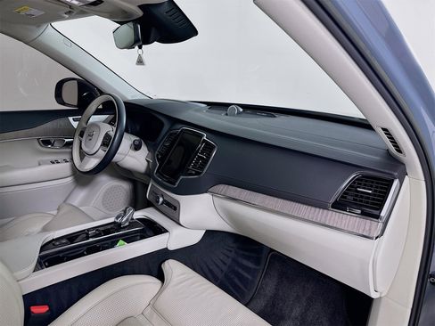 Used 2023 Volvo XC90 T8 Ultimate image 31