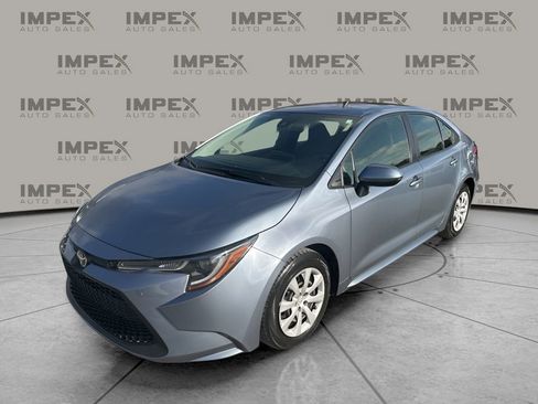 Used 2022 Toyota Corolla LE image 1